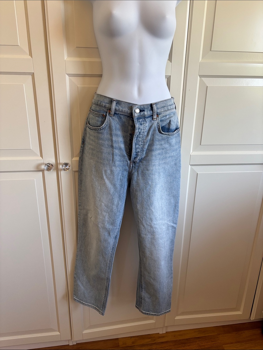 Denim Forum The Arlo Hi-Rise Straight
Jean Light Wash Size 31 25"L - Picture 5 of 13